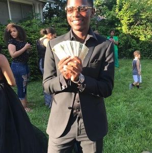 Meet your Posher, Deandre